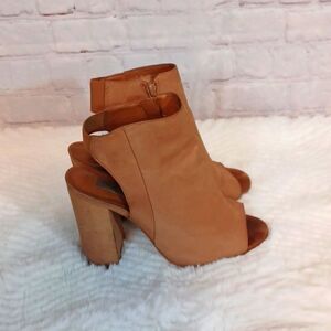 Steve Madden Women's Brown Leather   Suede Peek Boo‎ Heels sz 7.5 M 4INCH